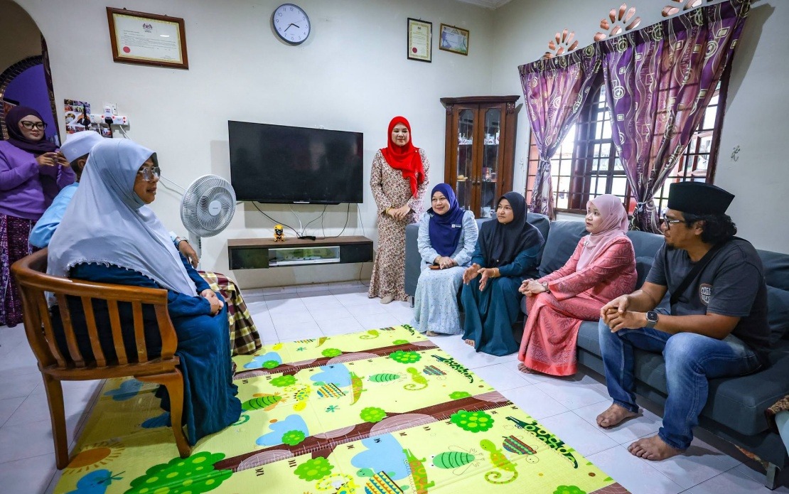 Education Minister Pays Respects to Family of Student Who Collapsed During Rugby Training