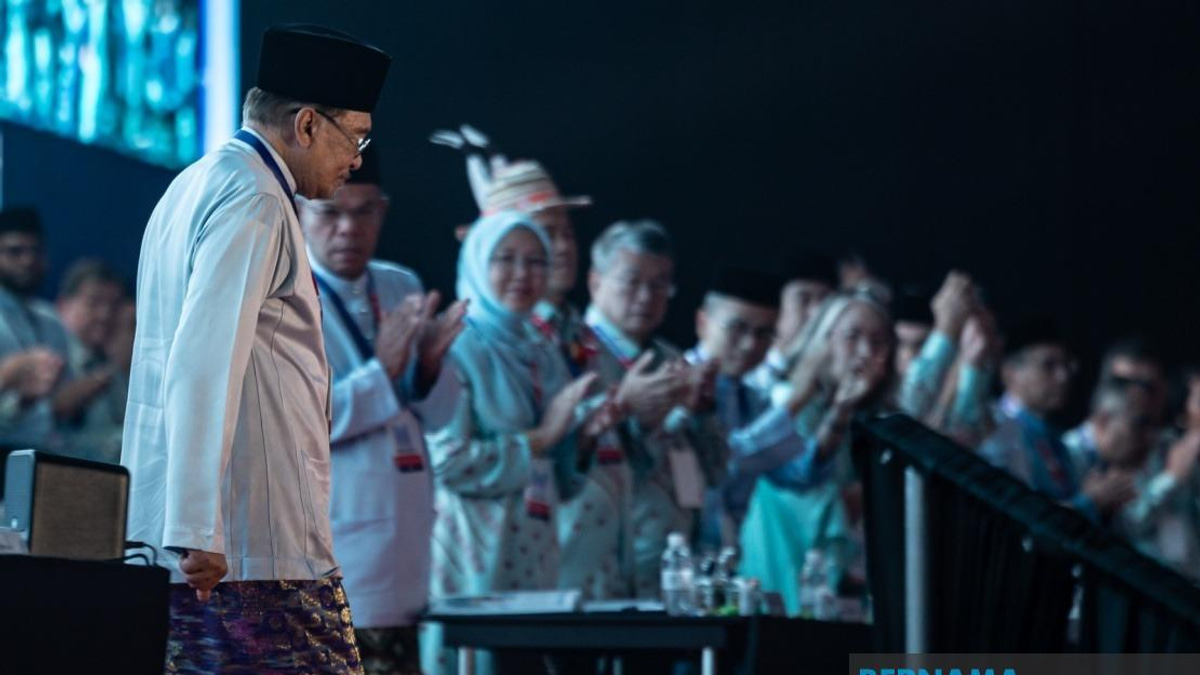 PM Anwar Rejects Allegations of Regional Neglect, Points to Rising State Budgets