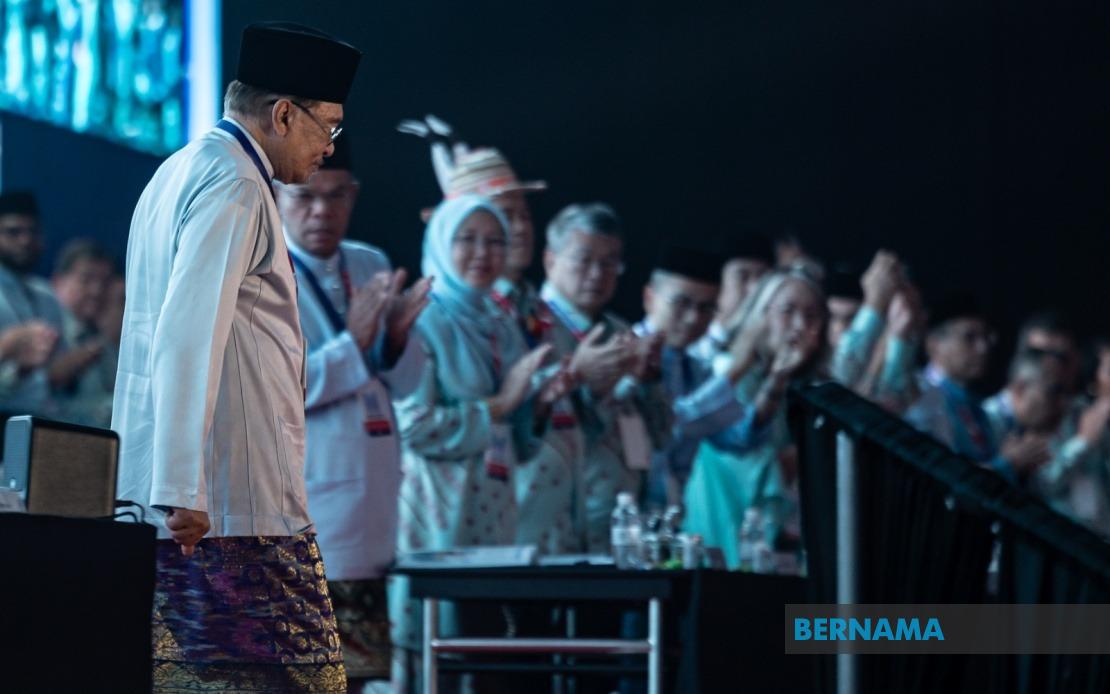 PM Anwar Rejects Allegations of Regional Neglect, Points to Rising State Budgets