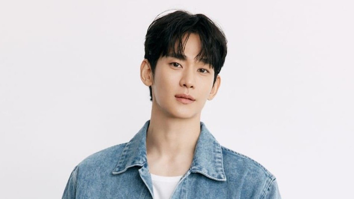 Kim Soo-hyun Returns to Public Life with Bench Campaign After Year-Long Absence