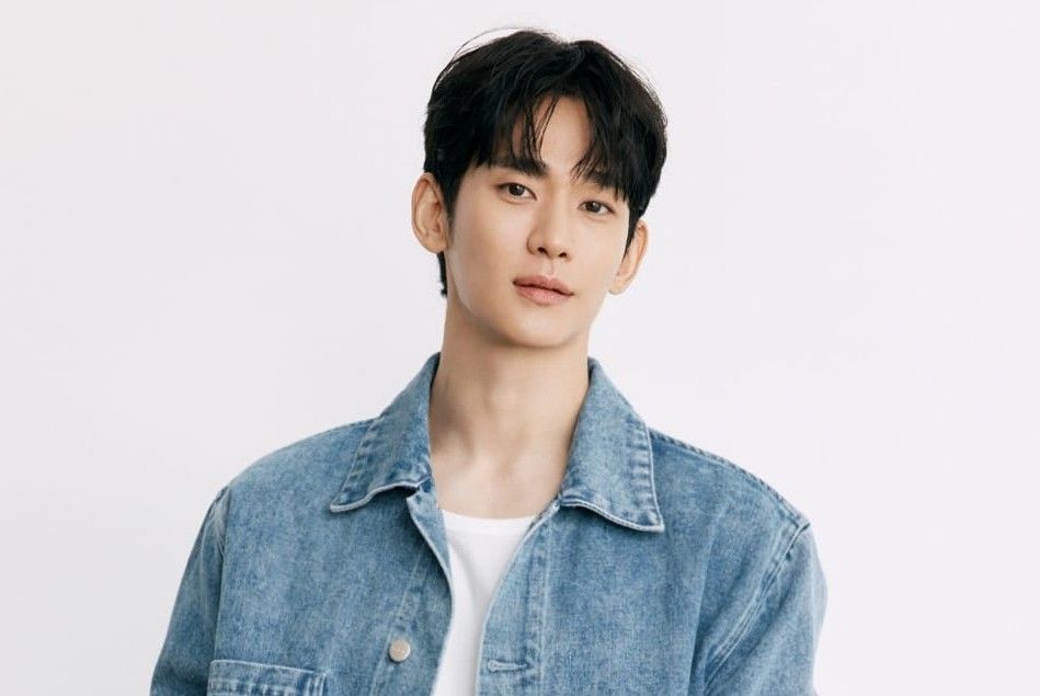 Kim Soo-hyun Returns to Public Life with Bench Campaign After Year-Long Absence