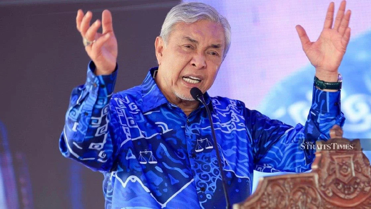Zahid Urges Johor Voters Not to Repeat Electoral Mistakes as Campaign Intensifies