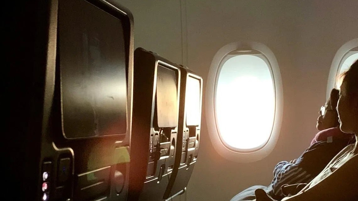 South Korean teenager demands tighter controls on in-flight entertainment after exposure to violent content