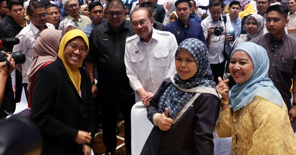 Malaysia's Civil Service Wins Praise as Nation Climbs to 15th in Global Competitiveness Rankings