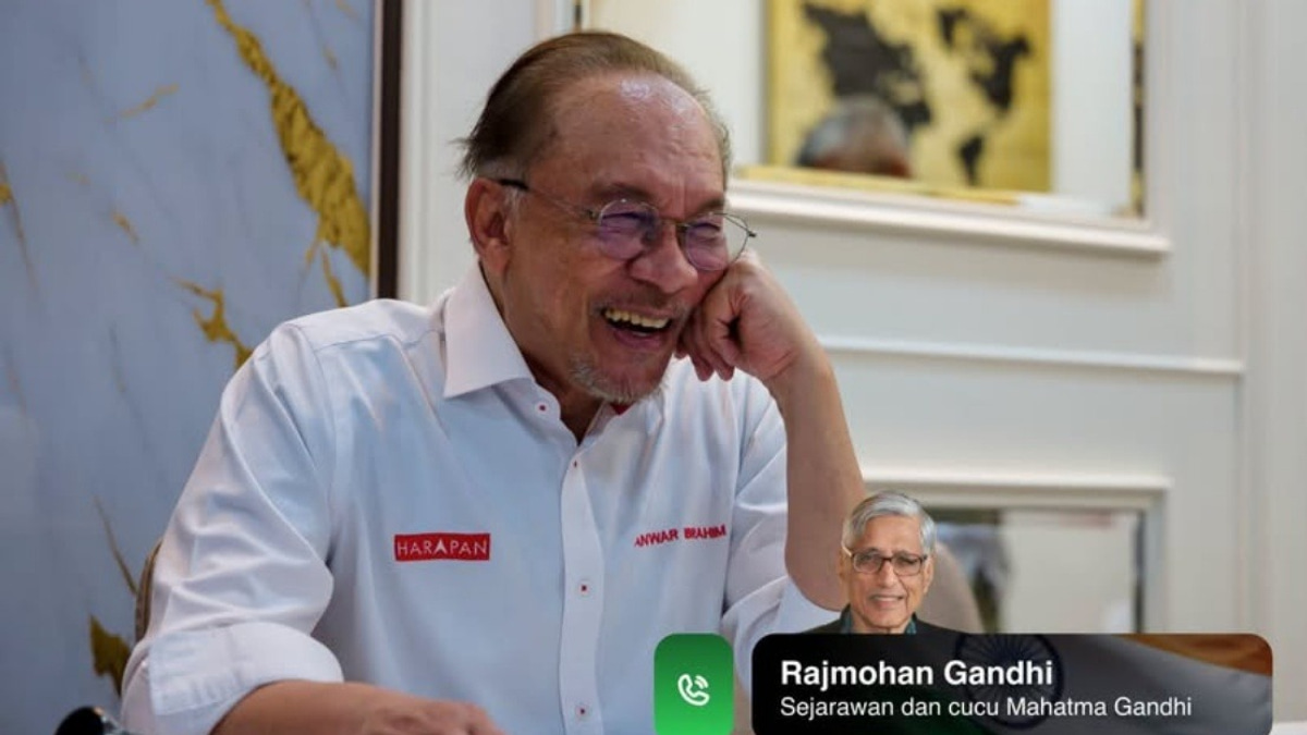 PM Anwar Invites Rajmohan Gandhi to Malaysia for Democracy Lecture Series