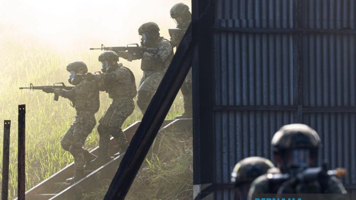 Malaysia to Boost Defence Spending in 2027 Budget, Says PM Anwar