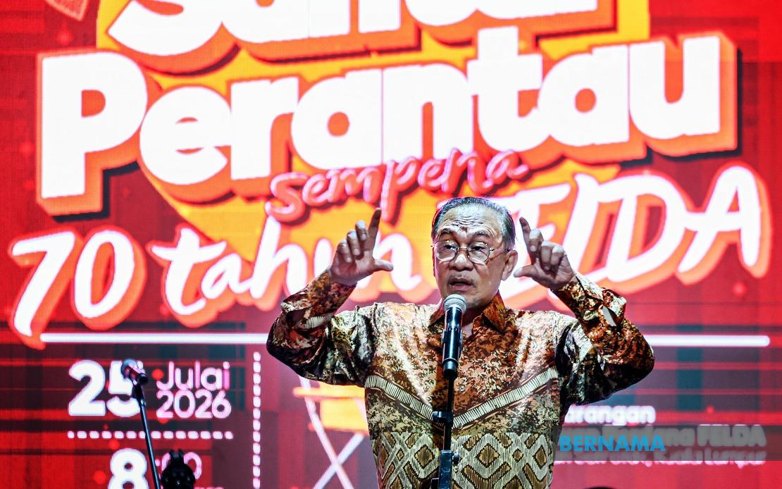 Anwar Pushes for Quick Rollout of Seven Felda Support Initiatives