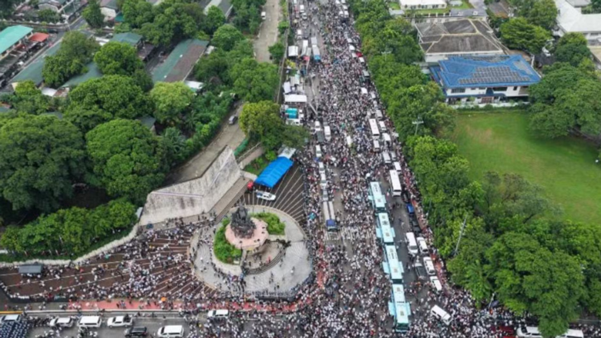 Iglesia Ni Cristo masses rally against graft charges filed against Duterte-allied senator