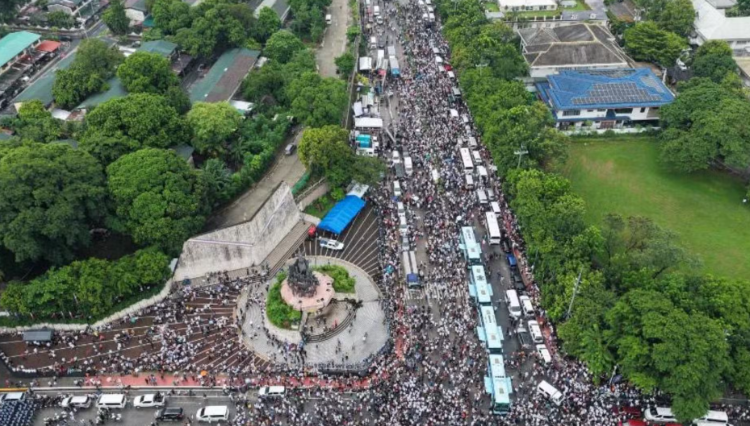 Iglesia Ni Cristo masses rally against graft charges filed against Duterte-allied senator