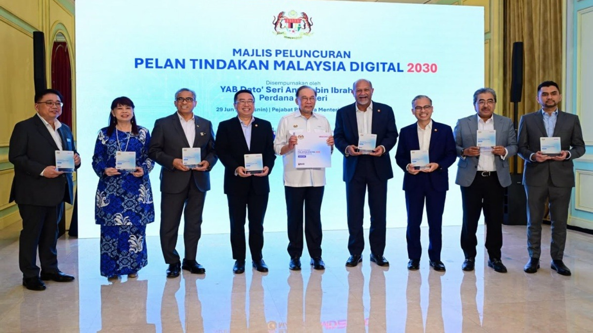 Malaysian Civil Service Cuts Paper Usage by 116,405 Reams, Saving RM1.99 Million