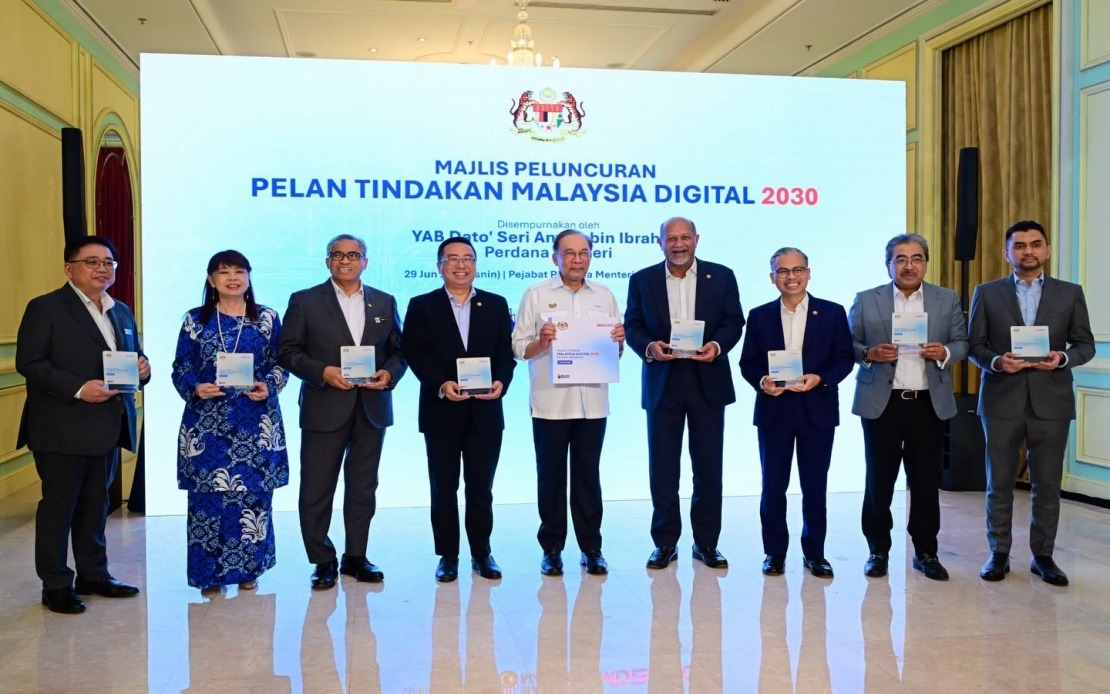 Malaysian Civil Service Cuts Paper Usage by 116,405 Reams, Saving RM1.99 Million