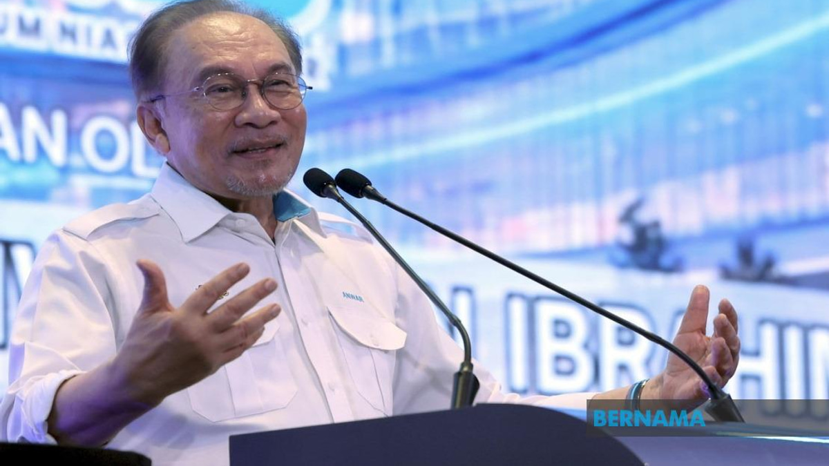 Mentorship Over Mandates: Anwar Calls for Grassroots Approach to Nurture Bumiputera Business Growth