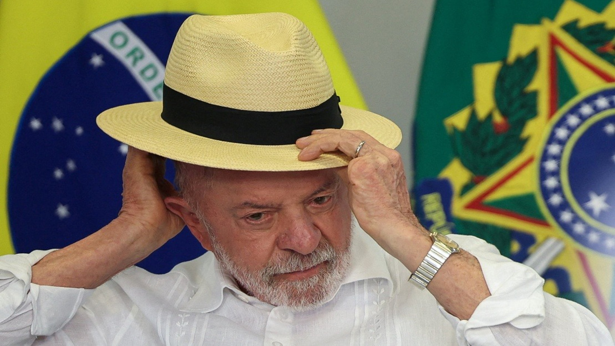 Lula Maintains Slim Edge Over Bolsonaro's Son in Brazil's Tightening Presidential Race
