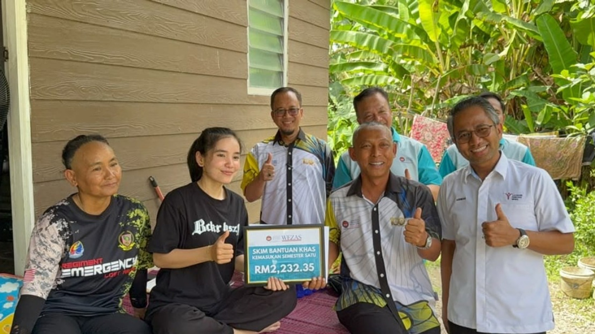 UPSI Removes Financial Barriers for Three Deserving Students