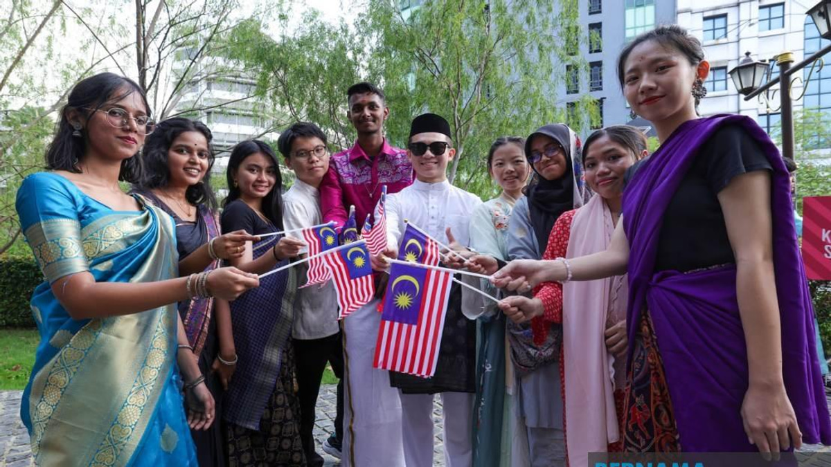 Lee Lam Thye Condemns Divisive Political Rhetoric, Calls for Unity Among All Malaysians
