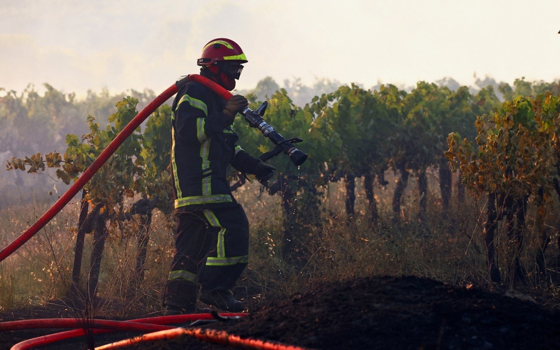 Massive Wildfires Sweep Through French Region, Displacing Hundreds