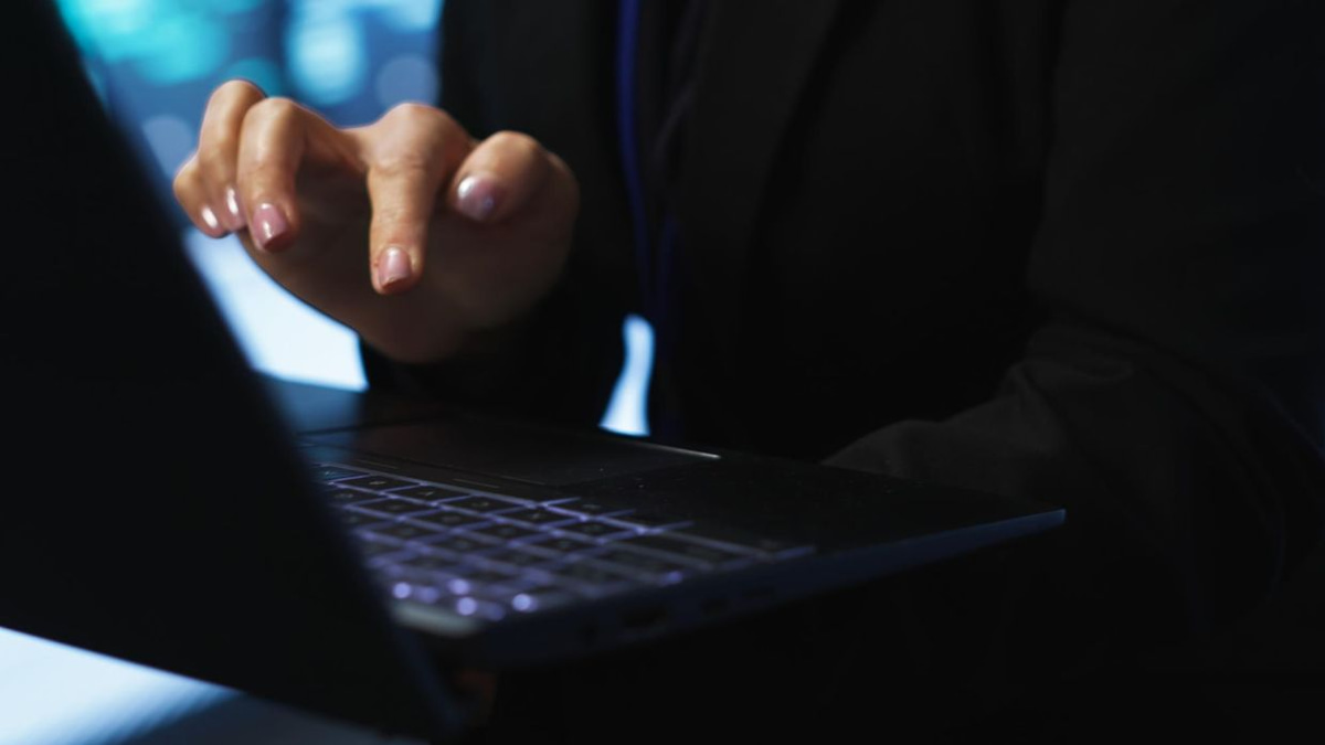 AI Is Making Online Scams Nearly Invisible. Here's How to Stay Safe