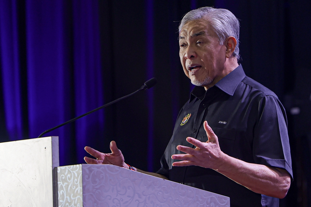 Zahid Alleges Civil Servants Were Coerced to Attend Barisan Nasional Events During Recent State Elections