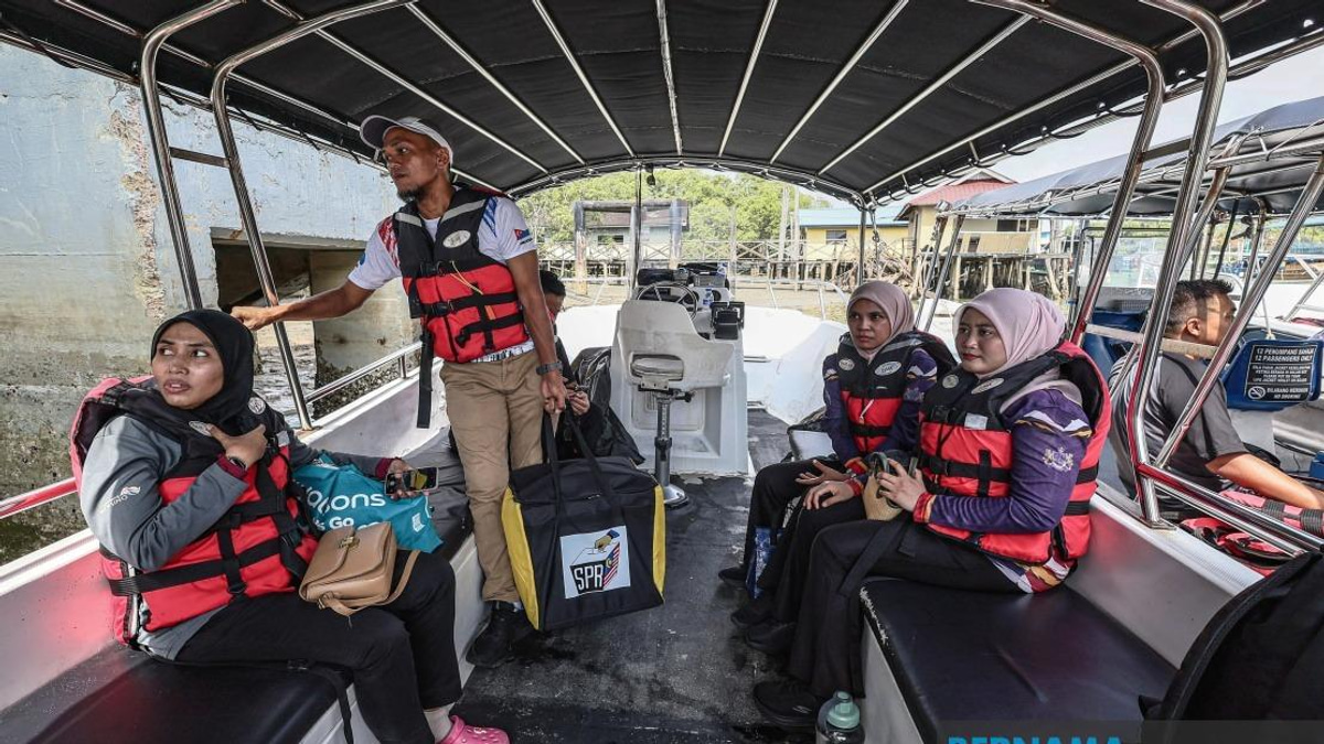 Johor Election Brings Windfall for Boat Operators and Food Vendors