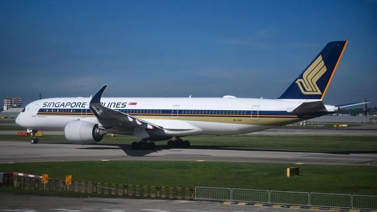 Singapore and Hong Kong Airlines Cancel Flights as Typhoon Noul Bears Down on Southern China