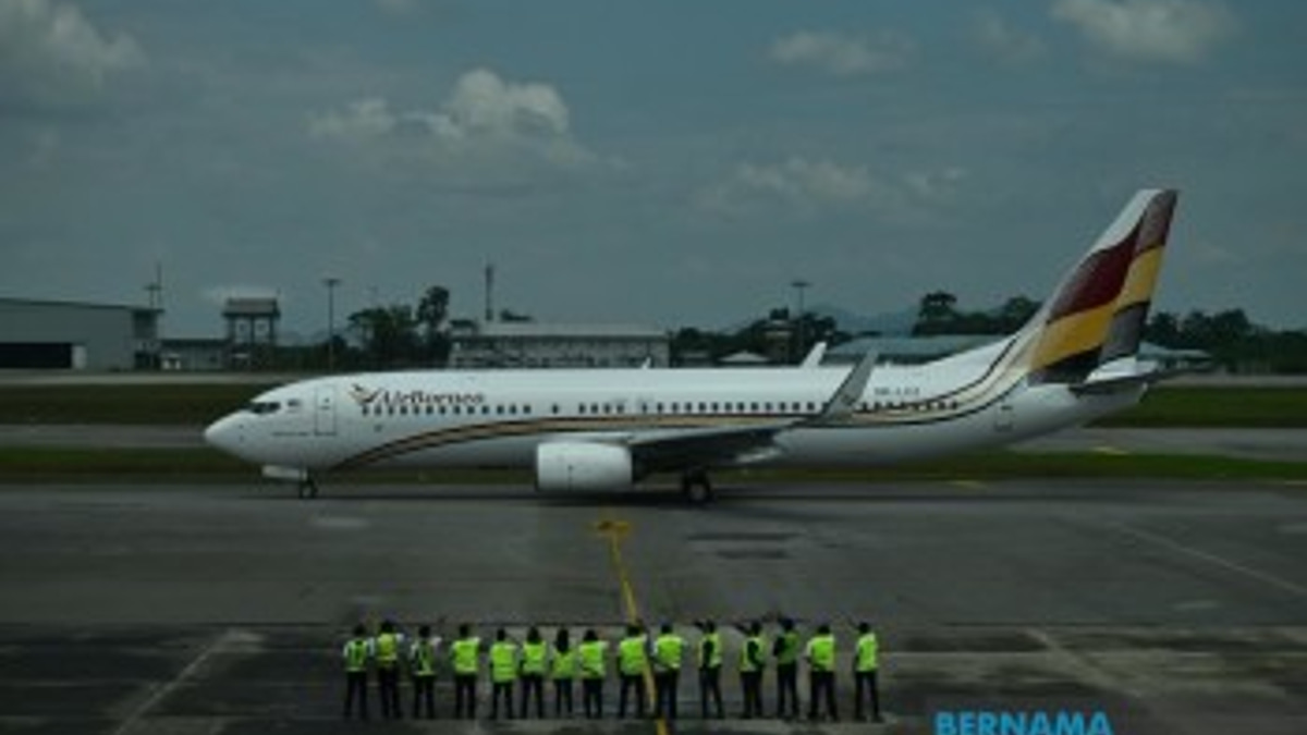 DPM Fadillah Welcomes AirBorneo's Historic Inaugural Flight to KLIA