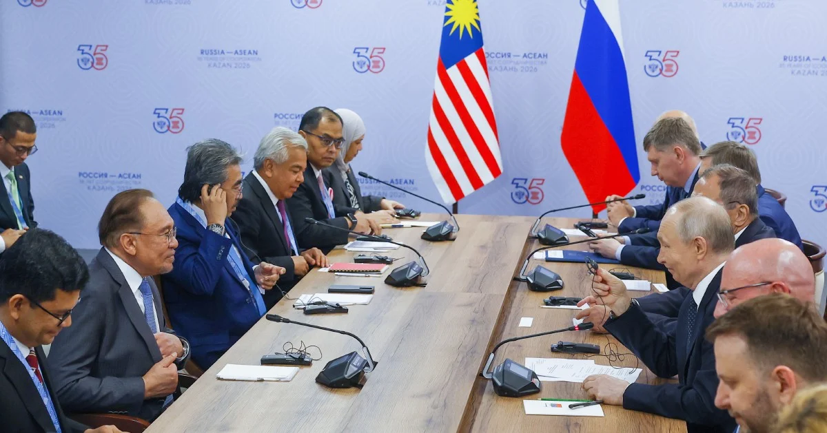 Malaysia's PM Anwar Praises Putin for Backing Strategic Energy Ties with Petronas