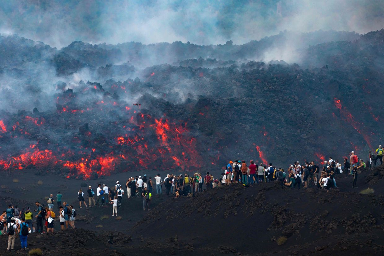 Europe's tallest volcano draws crowds despite eruption risks and airport chaos