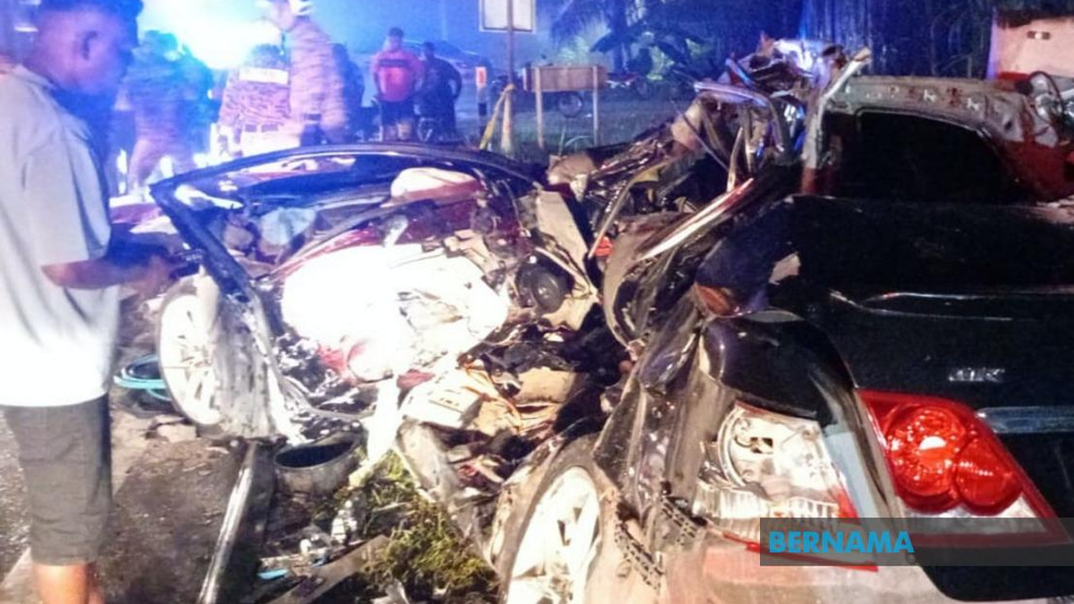 PM Anwar Expresses Grief Over Bentong Highway Fatalities, Urges Road Safety Vigilance