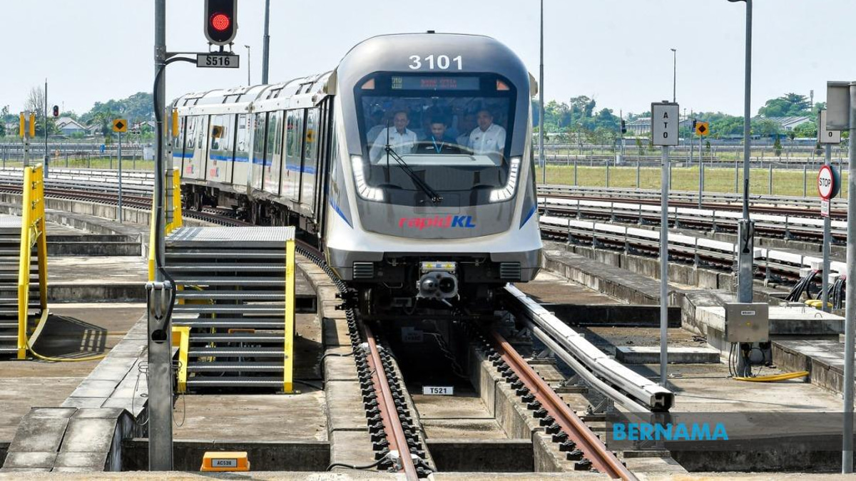 Free LRT3 Rides Offer Students and Commuters Chance to Experience New Shah Alam Line