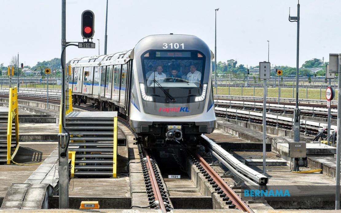 Free LRT3 Rides Offer Students and Commuters Chance to Experience New Shah Alam Line