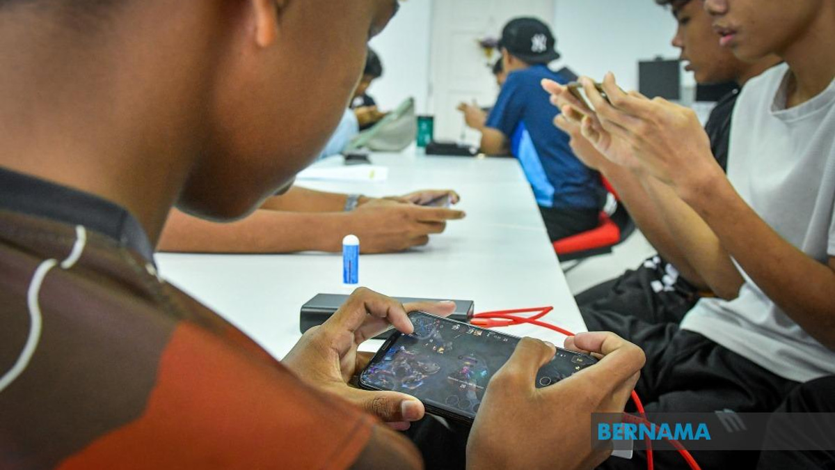 Malaysia Intensifies Safe Internet Drive as Social Media Ban for Under-16s Takes Effect