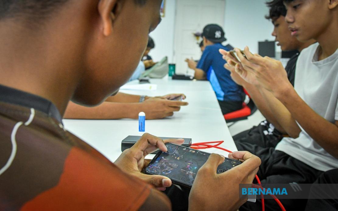Malaysia Intensifies Safe Internet Drive as Social Media Ban for Under-16s Takes Effect