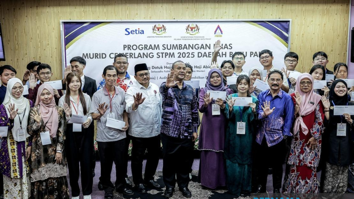 PM's Office Recognizes 214 Top STPM Achievers in Batu Pahat with Special Contributions