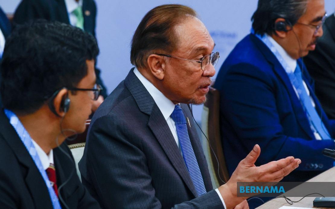 Anwar Praises Russia's Measured Approach to Gaza and Iran Tensions