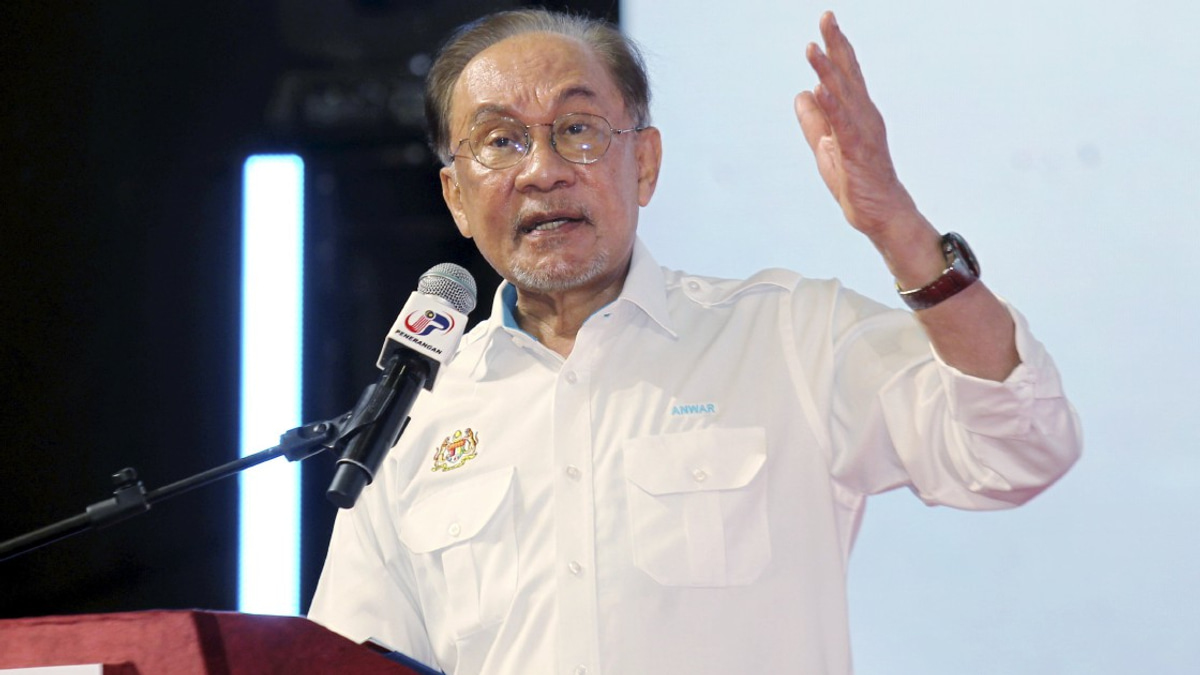 MACC Should Probe eFishery Deal Despite Early All-Clear, Says Anwar