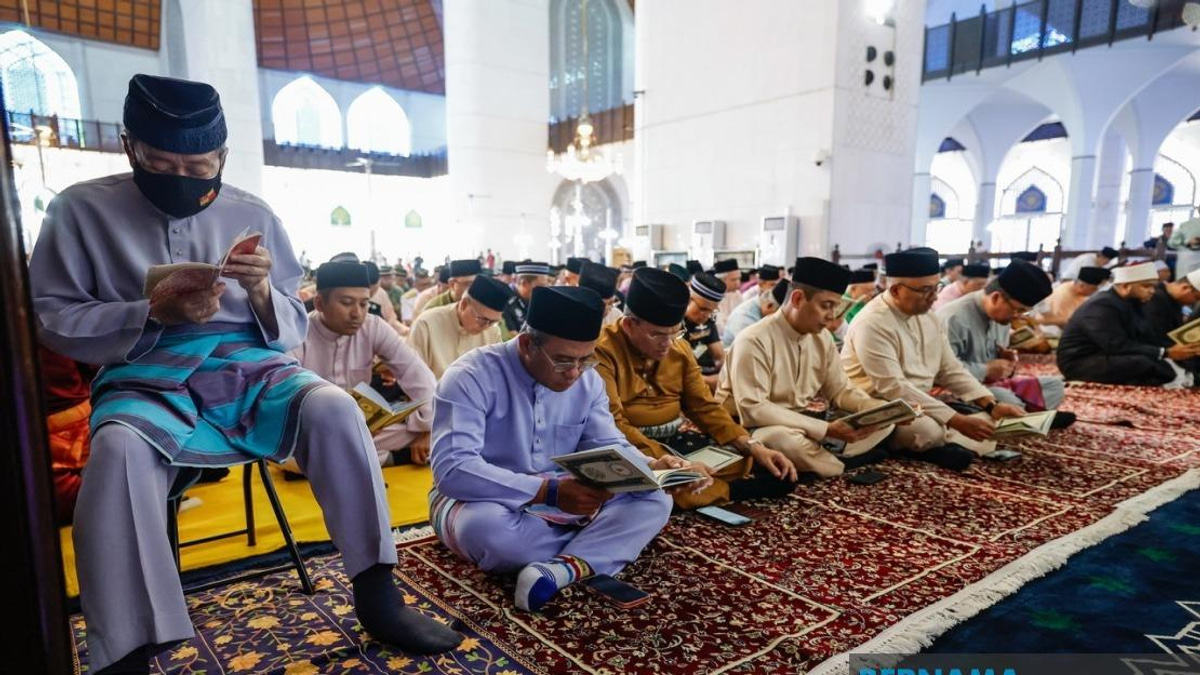 Sultan Sharafuddin Leads Selangor's Warriors' Day Observance With Religious Service