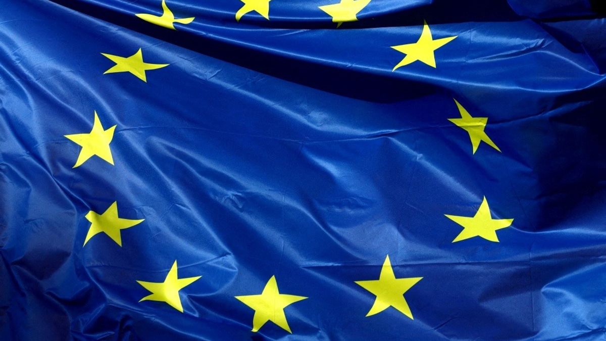 Trump Threatens EU With Tariffs Over Tech Fines