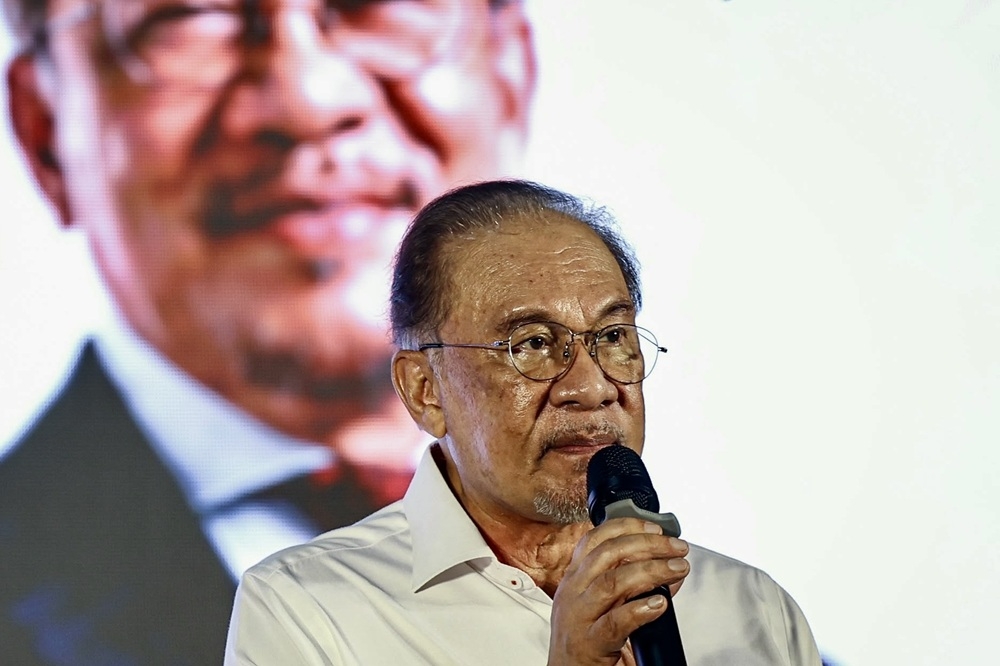 Anwar Awaits Briefing on Melaka DAP Crisis as Pakatan Weighs Response