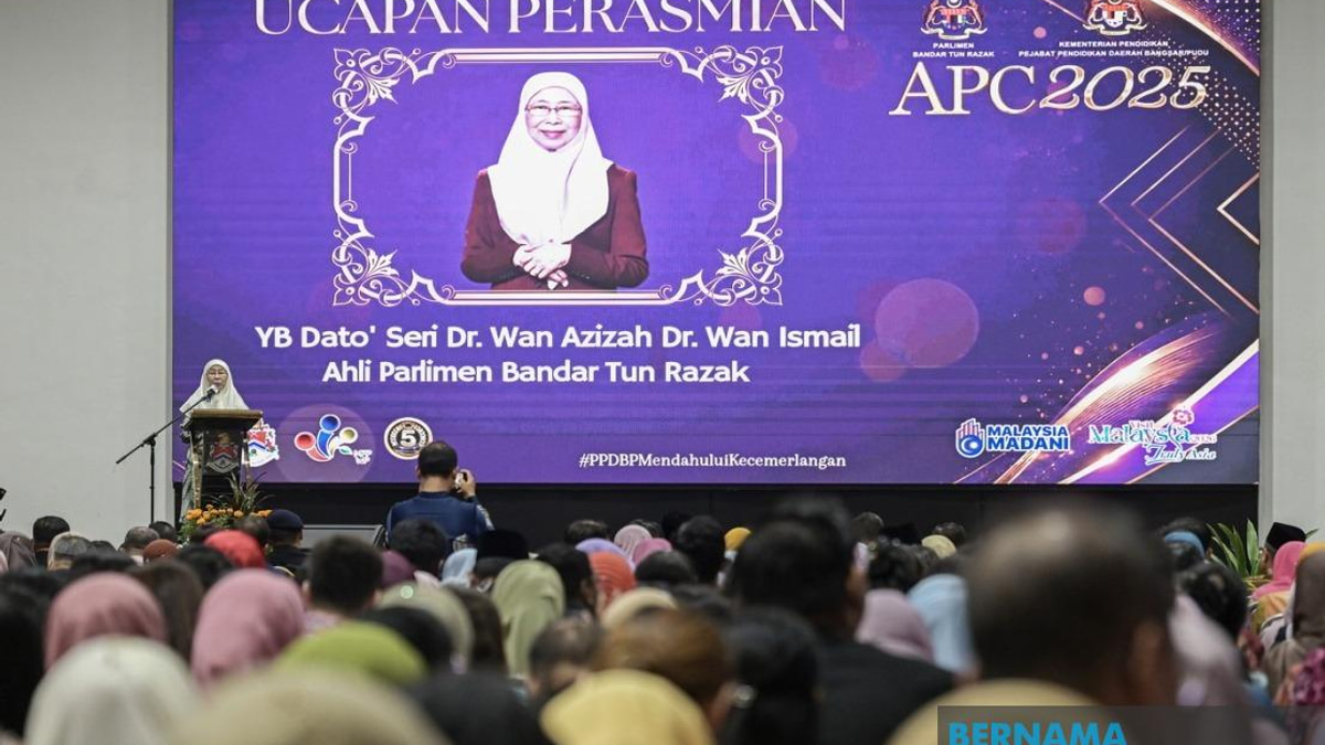 Character and Values Must Form Foundation of Nation-Building, Says Dr Wan Azizah