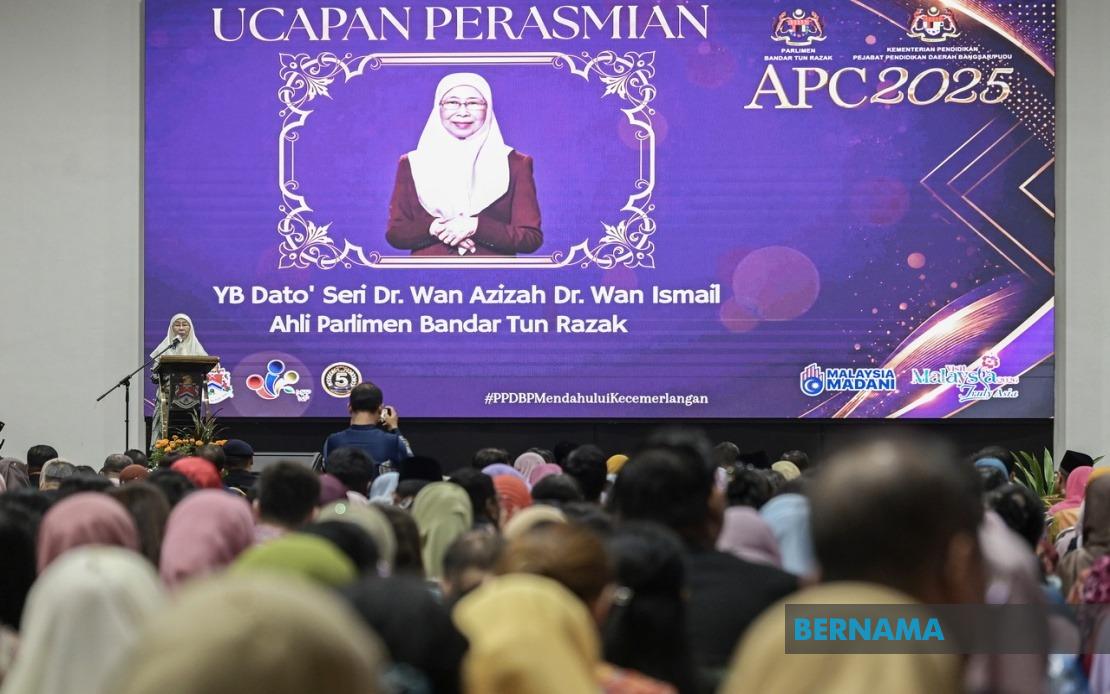 Character and Values Must Form Foundation of Nation-Building, Says Dr Wan Azizah