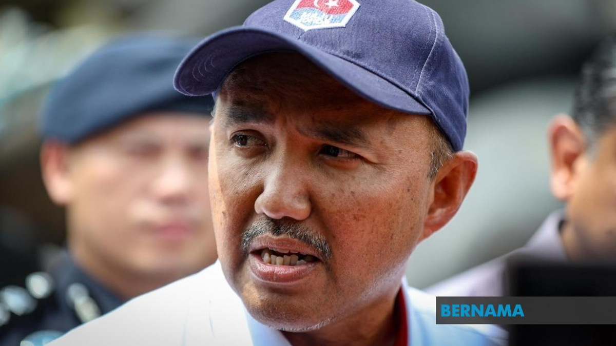 Illegal Waste Dumping Operation in Johor Shut Down, Four Detained