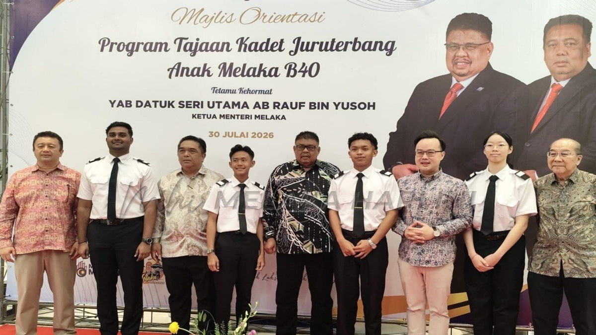 Melaka to Sponsor 20 B40 Students for Cadet Pilot Training