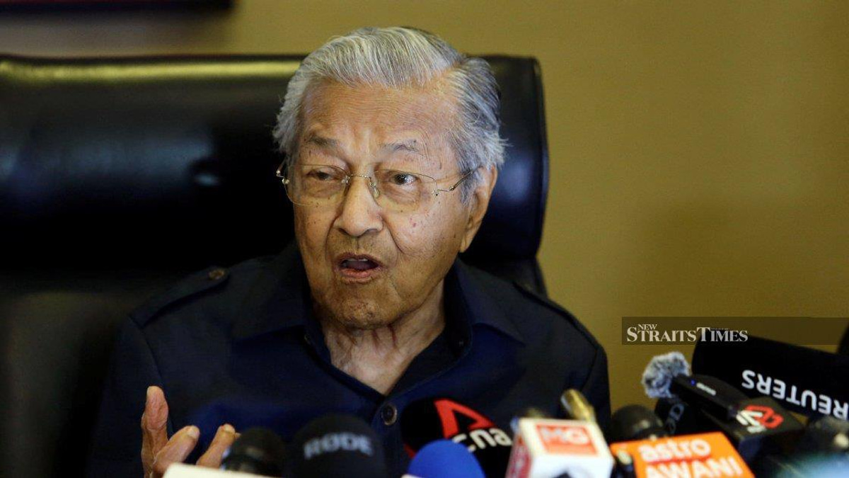 Dr Mahathir's RM150 Million Defamation Case Against PM Anwar Adjourned Pending Medical Assessment