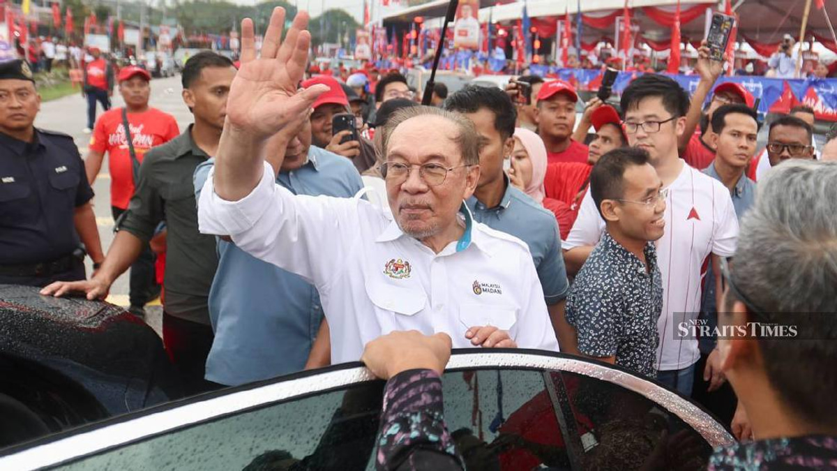 Anwar Condemns Attacks on DAP's Loke During Negri Sembilan Campaign