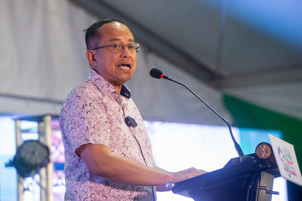 Samsuri Stands Firm on PAS-BN Coalition Talks, Dismisses Muhyiddin's Criticism