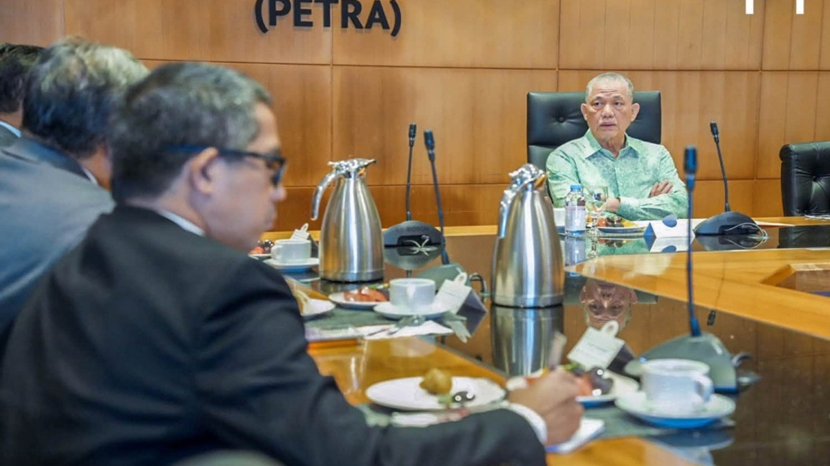 Fadillah Urges Malaysian Embassies to Pursue Deeper Strategic Partnerships Abroad