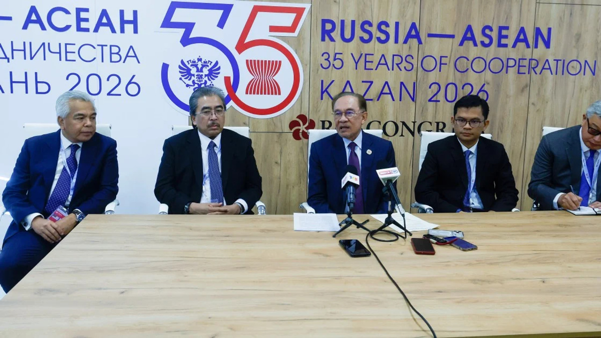 PM Anwar Pushes Rush Implementation of Visa-Free Entry for Russian Tourists