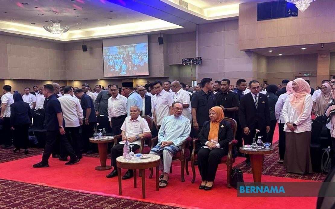 Anwar Awaits Full FELDA Investigation Report Before Public Disclosure