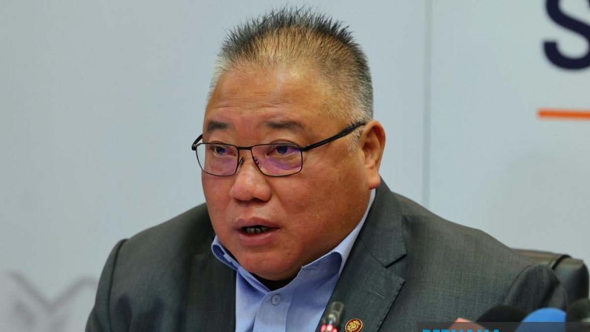 Malaysia Must Tighten Aviation Security After Co-pilot Drug Arrest, Says Tiong
