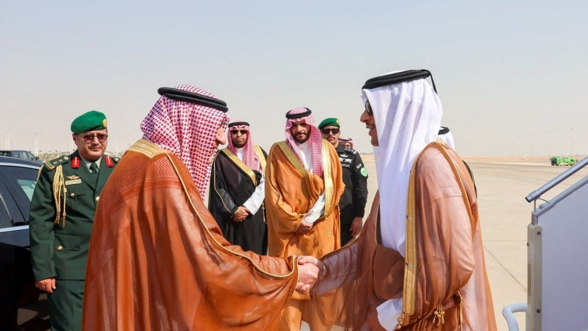 Qatar's Premier Visits Saudi Arabia to Advance Regional Diplomacy